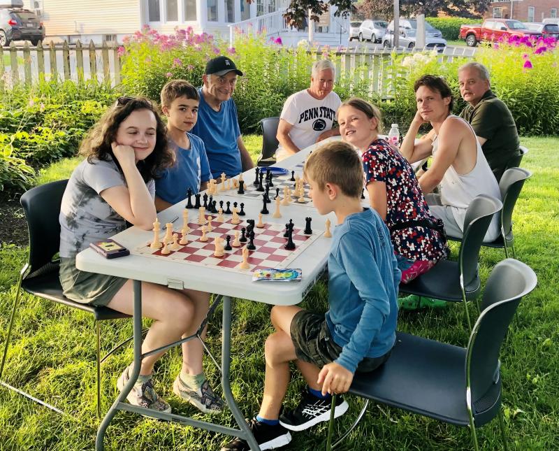 What Benefits Does Playing Chess Have For Seniors? - Discovery Village